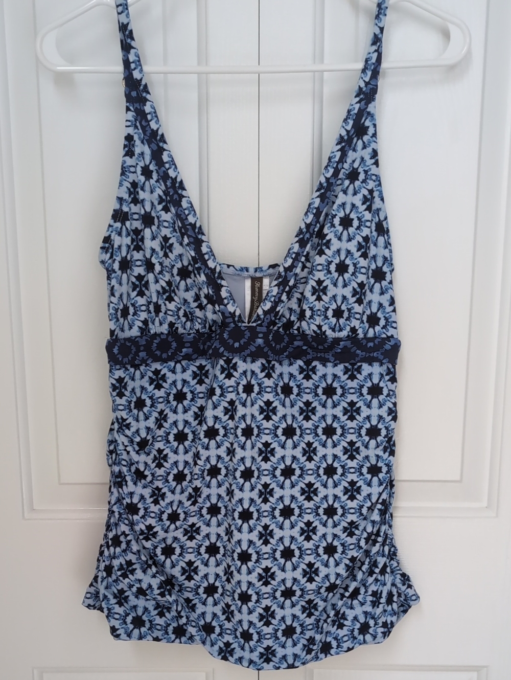 Tommy Bahama Shibori Splash V-Front Tankini Top - Picture 5 of 6